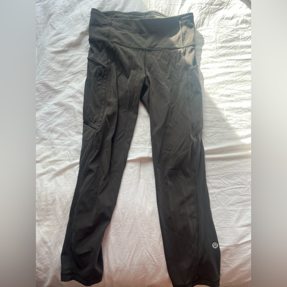 Lululemon size 4 yoga pants